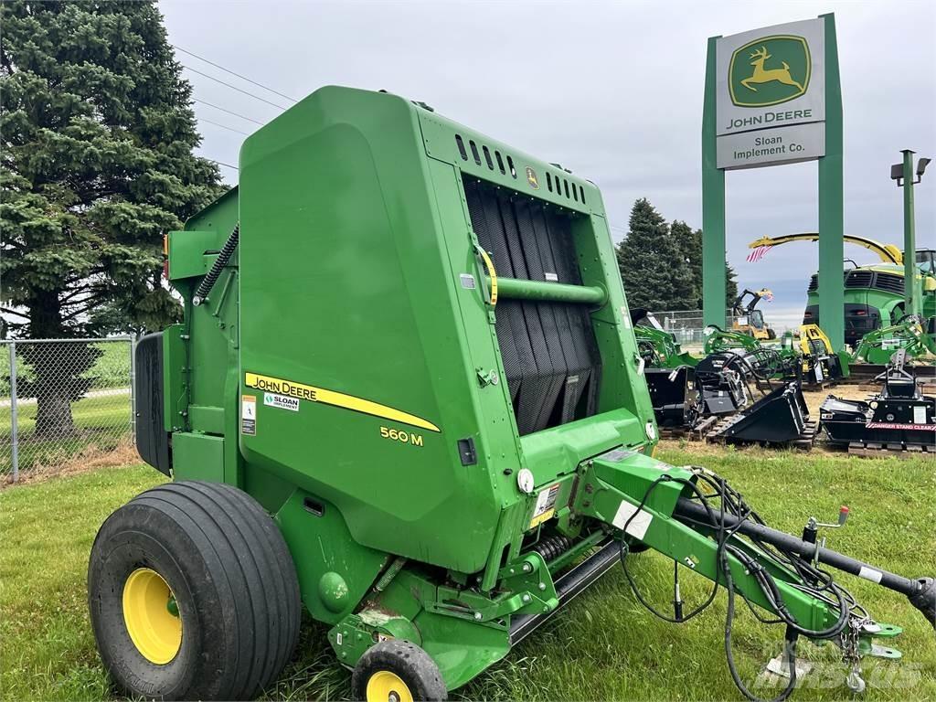 John Deere 560M 圆捆打捆机