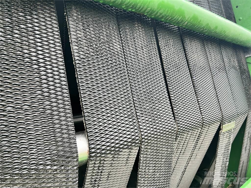 John Deere 560M 圆捆打捆机