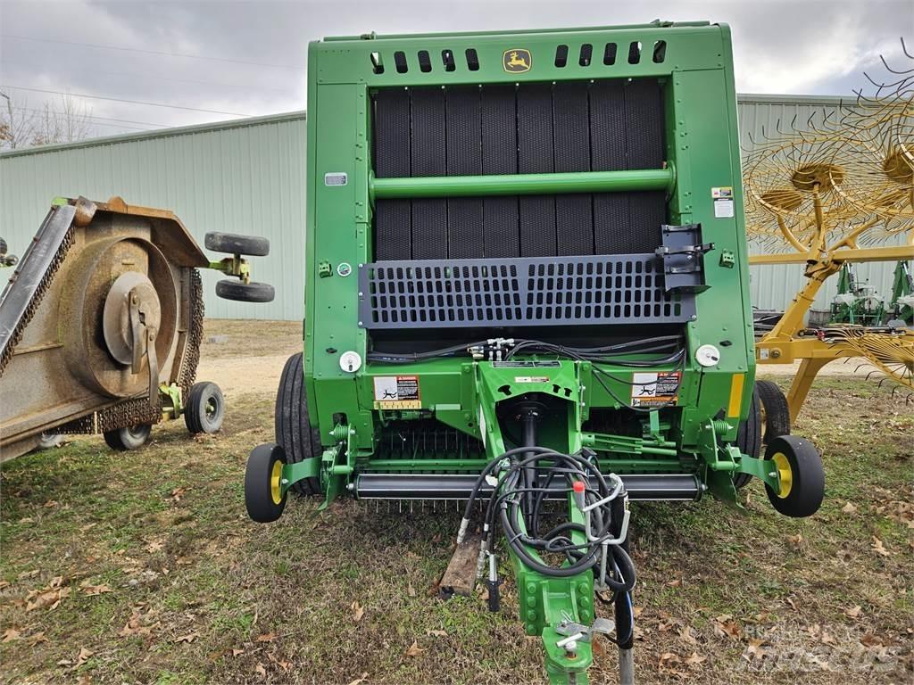 John Deere 560M 圆捆打捆机