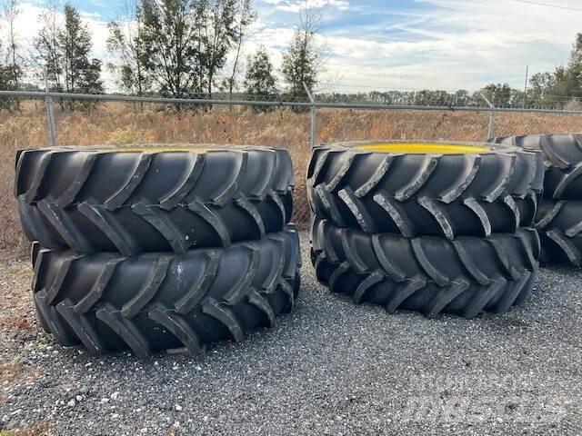 John Deere 600R 牵引式喷雾机