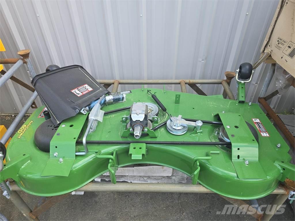 John Deere 60D 骑乘式割草机