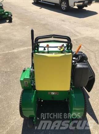 John Deere 636M 骑乘式割草机