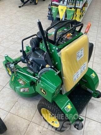 John Deere 636M 骑乘式割草机