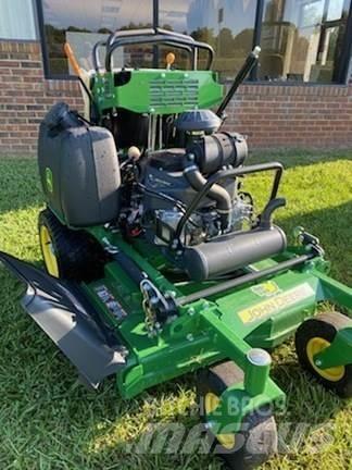 John Deere 636M 骑乘式割草机