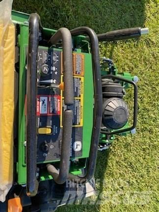 John Deere 636M 骑乘式割草机