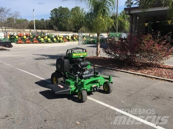 John Deere 648R 骑乘式割草机