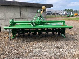 John Deere 665 动力旋转耙