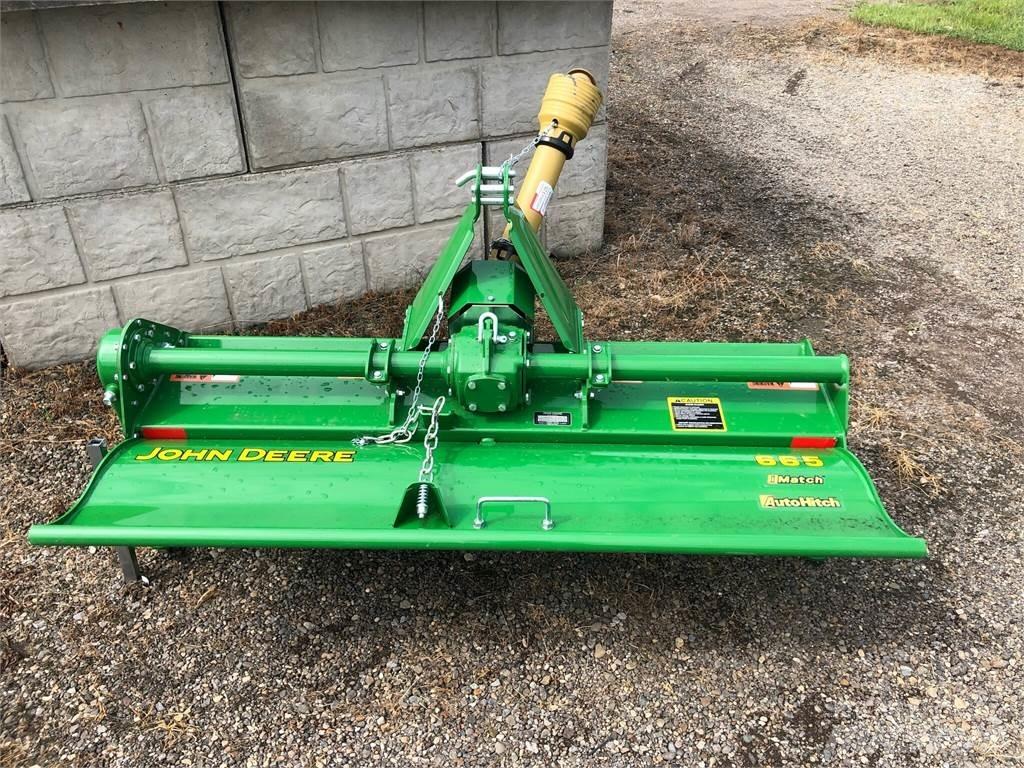 John Deere 665 动力旋转耙
