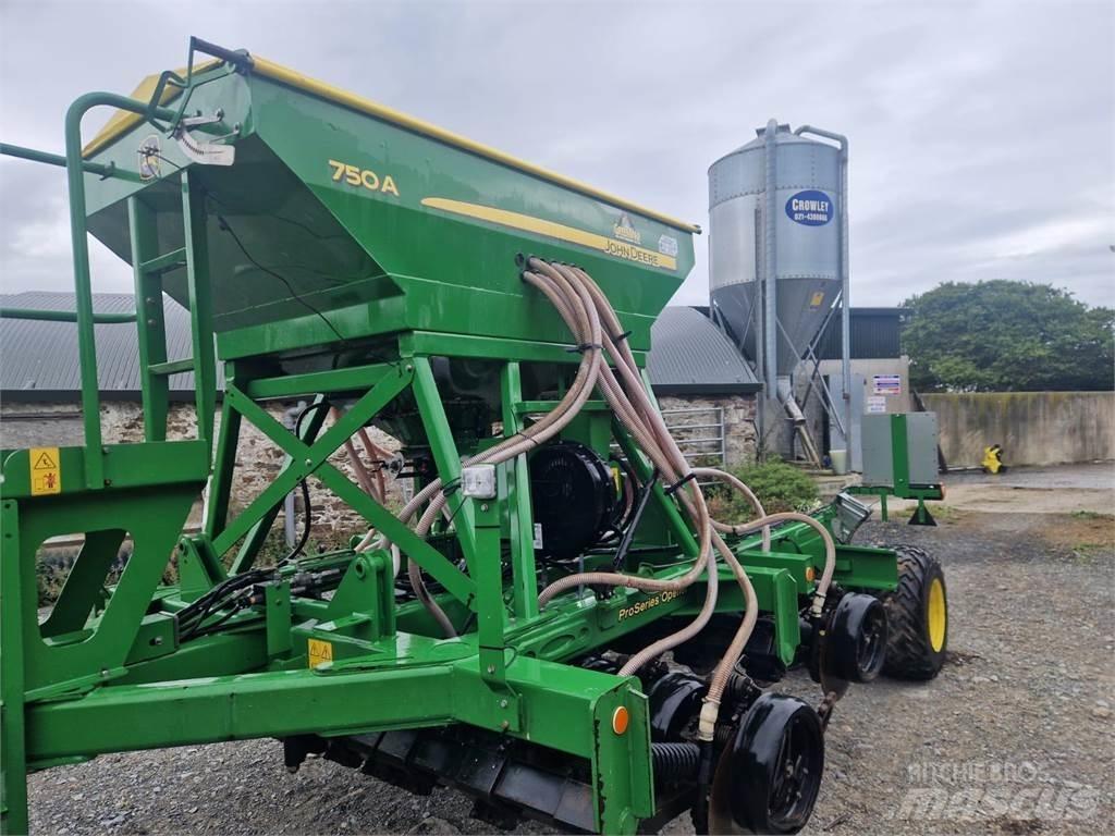 John Deere 750A 条播机