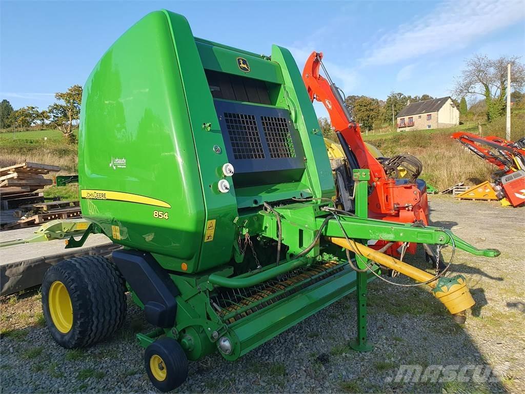 John Deere 854 圆捆打捆机
