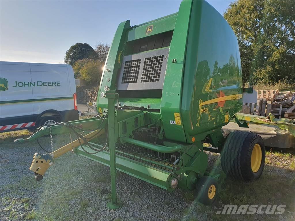 John Deere 854 圆捆打捆机