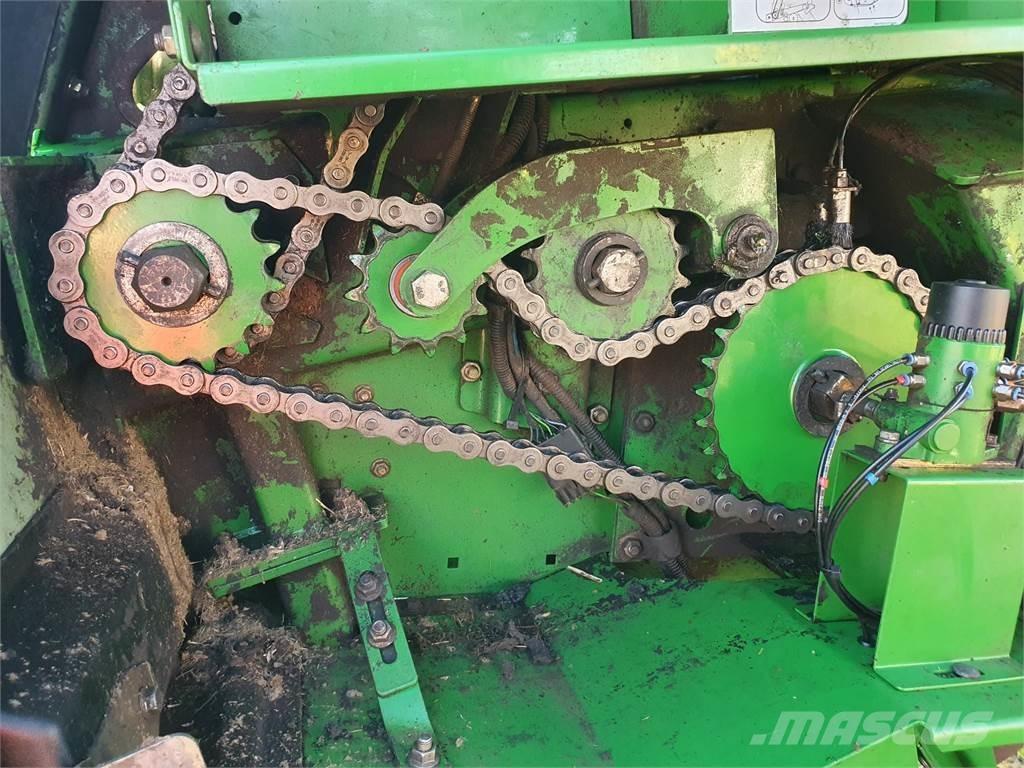 John Deere 854 圆捆打捆机