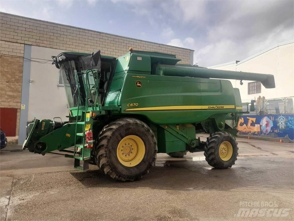John Deere C670 联合收割机