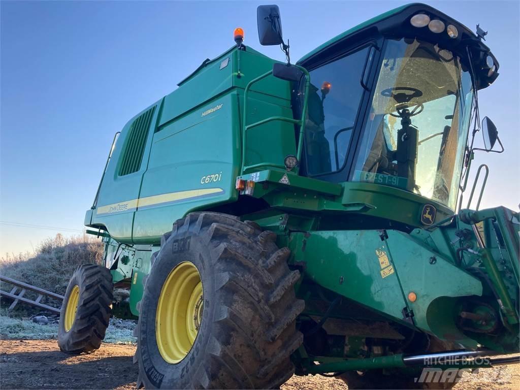 John Deere C670 联合收割机