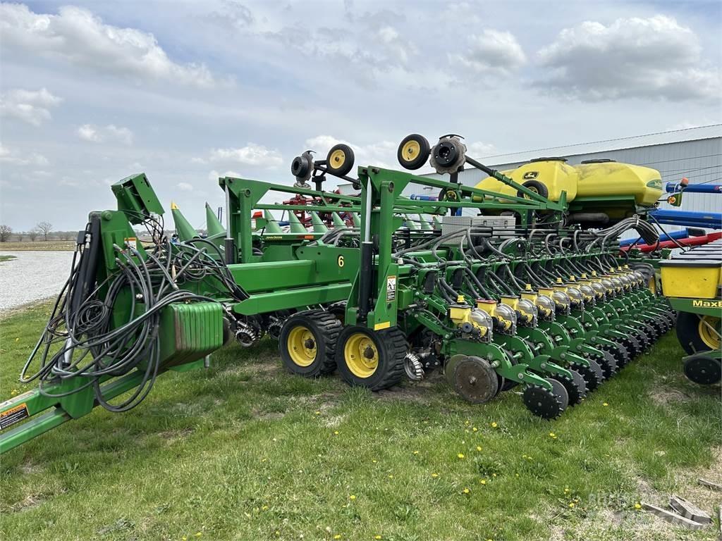 John Deere DB60 种植机