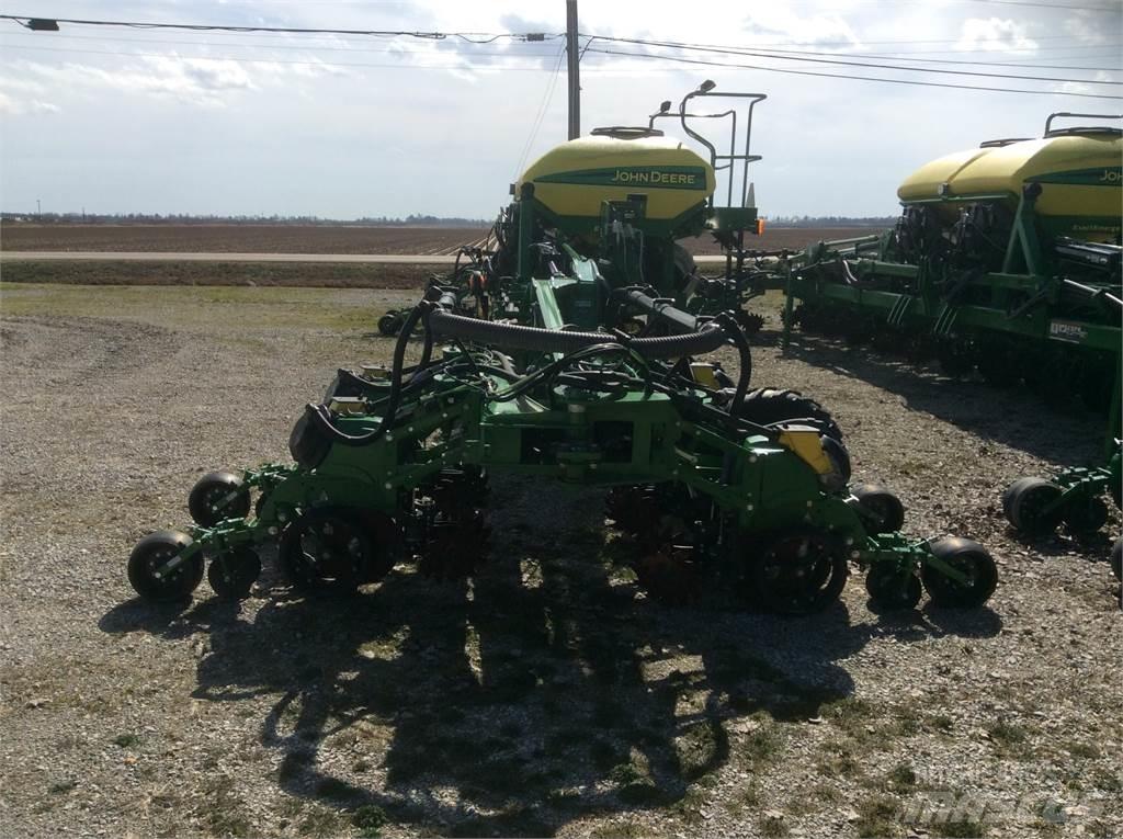 John Deere DR18 种植机