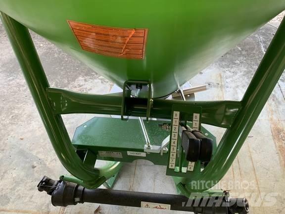 John Deere F/500 牵引式喷雾机