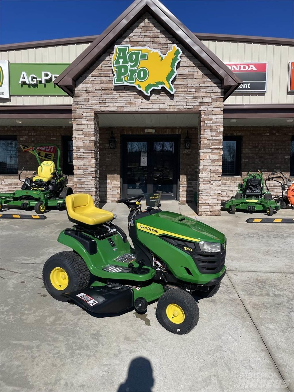 John Deere S100 骑乘式割草机