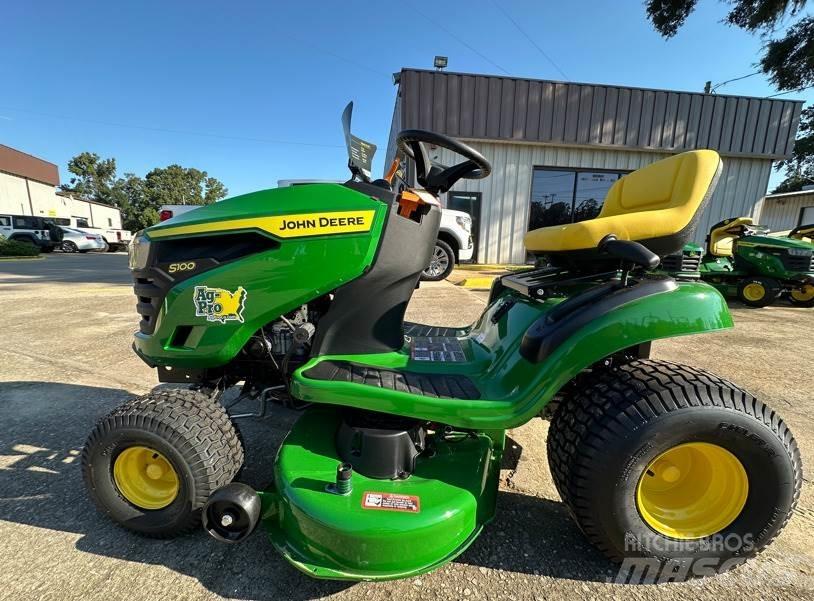 John Deere S100 骑乘式割草机