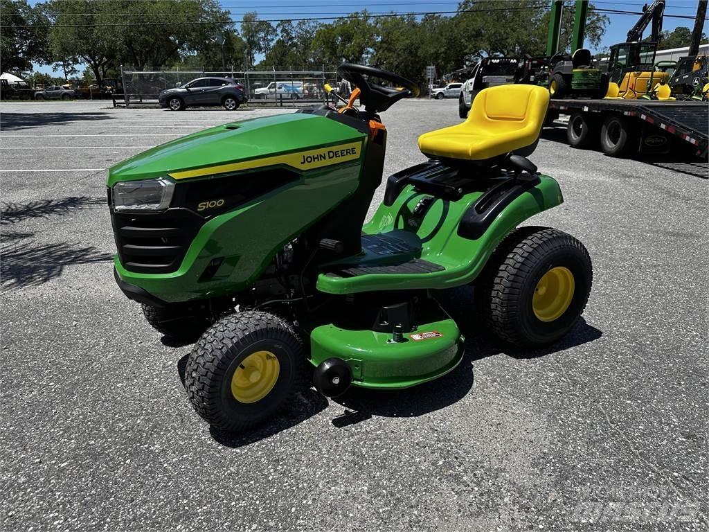 John Deere S100 骑乘式割草机