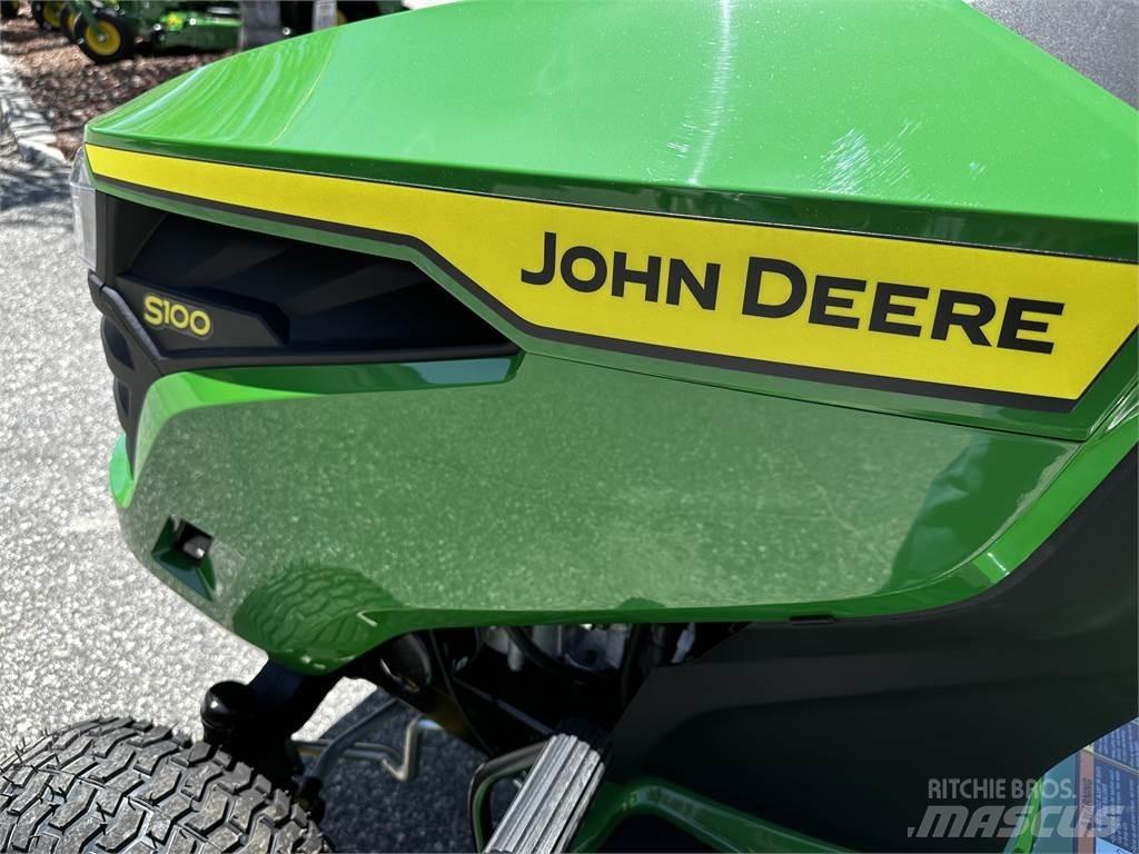 John Deere S100 骑乘式割草机