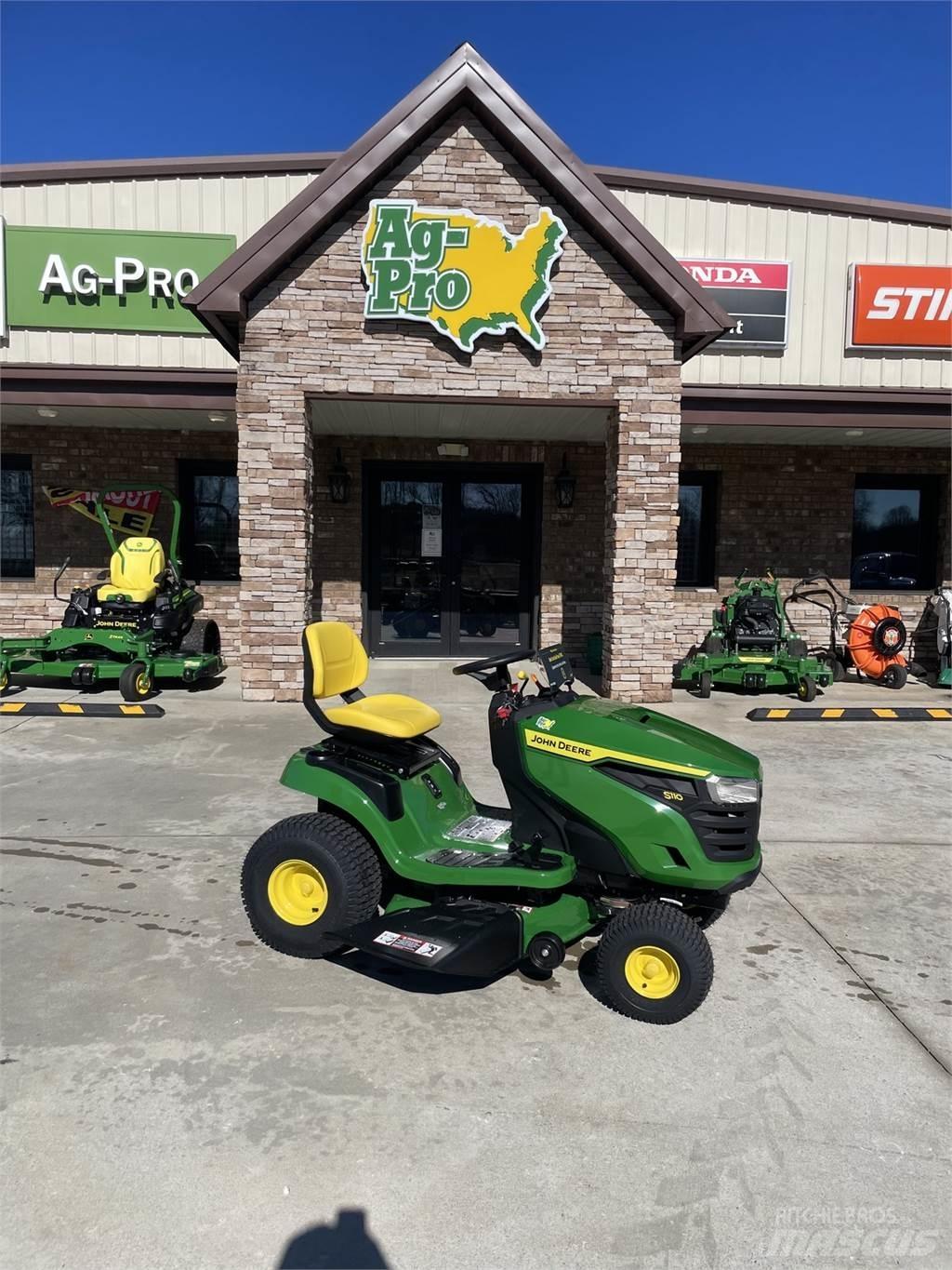 John Deere S110 骑乘式割草机