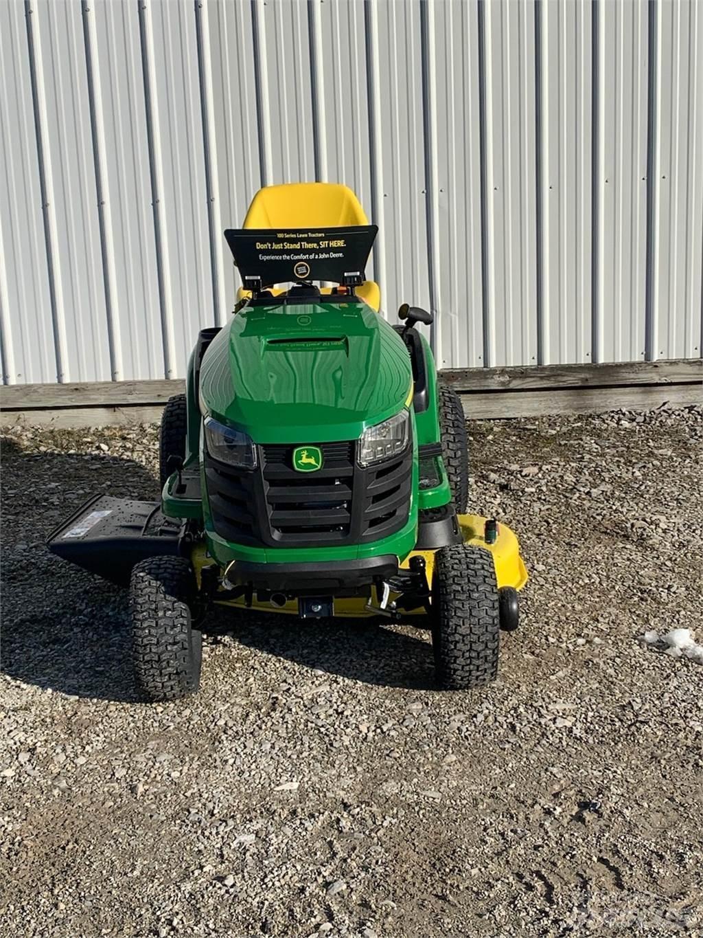 John Deere S110 骑乘式割草机