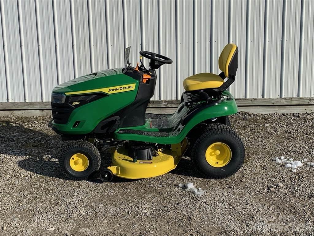 John Deere S110 骑乘式割草机