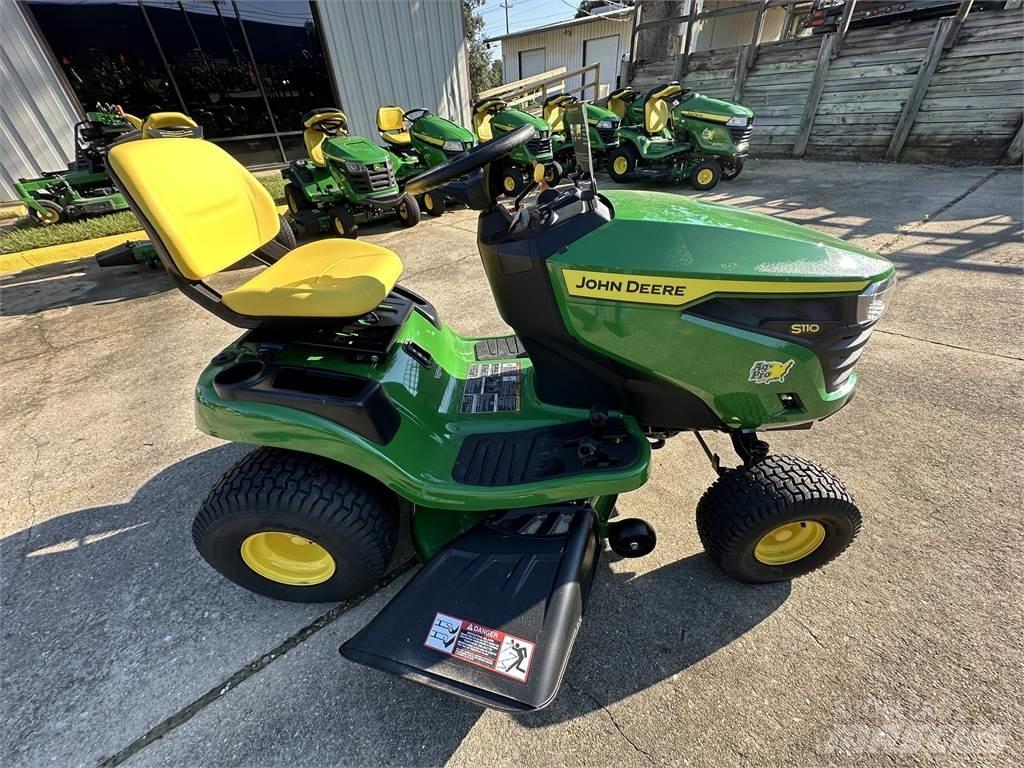 John Deere S110 骑乘式割草机