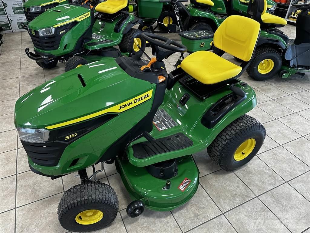 John Deere S110 骑乘式割草机