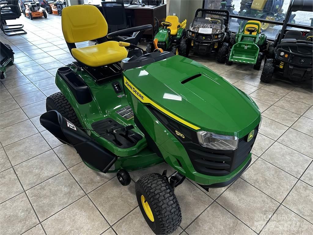 John Deere S110 骑乘式割草机