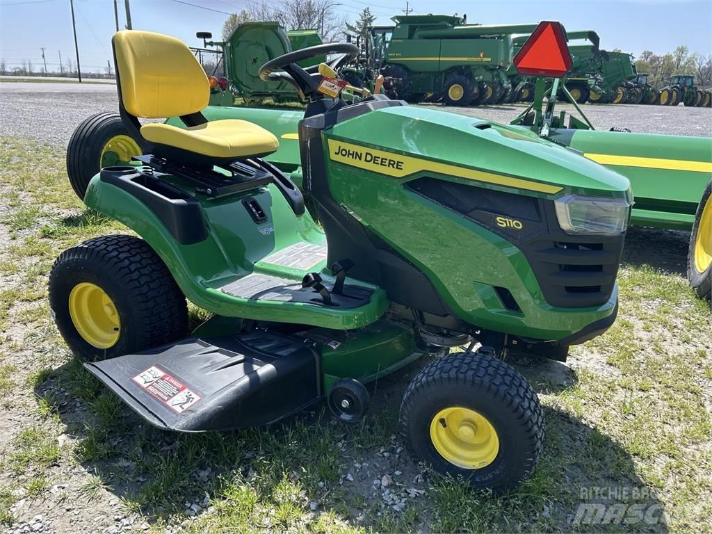 John Deere S110 小型拖拉机