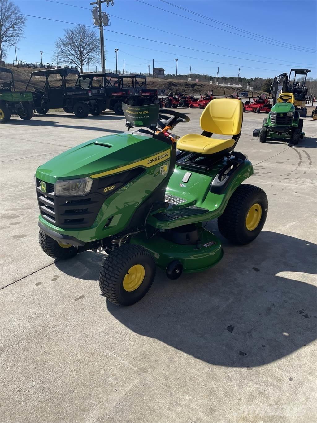 John Deere S120 骑乘式割草机