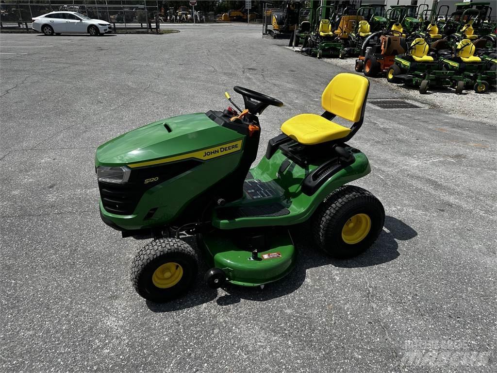 John Deere S120 骑乘式割草机