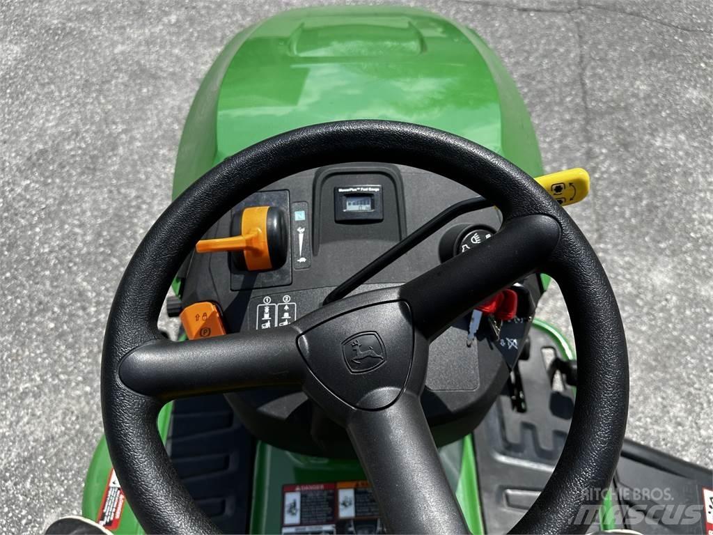 John Deere S120 骑乘式割草机