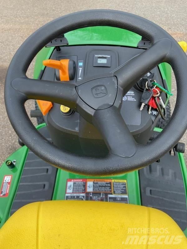 John Deere S120 骑乘式割草机