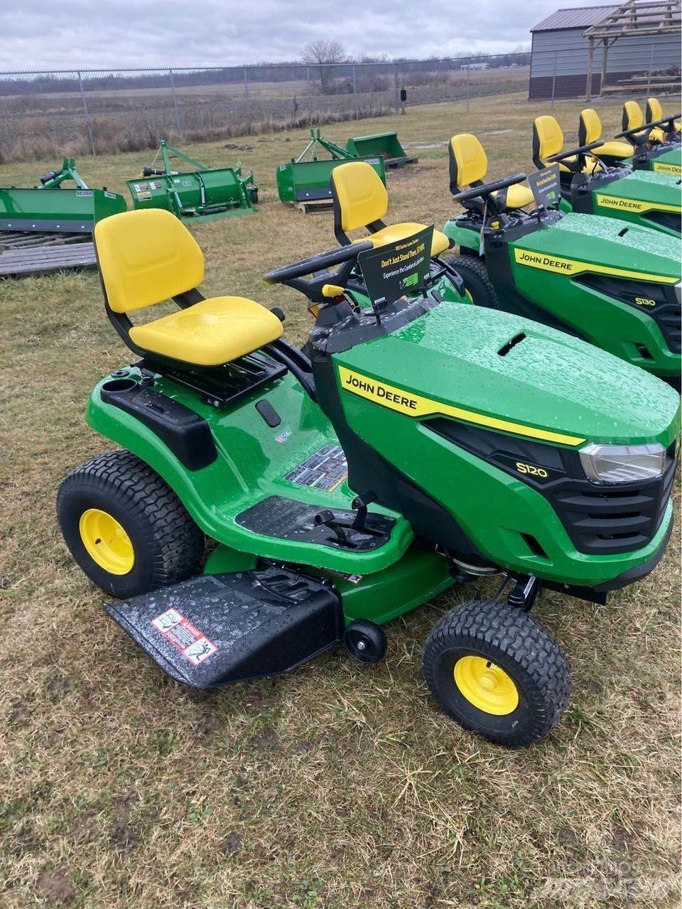 John Deere s120 骑乘式割草机