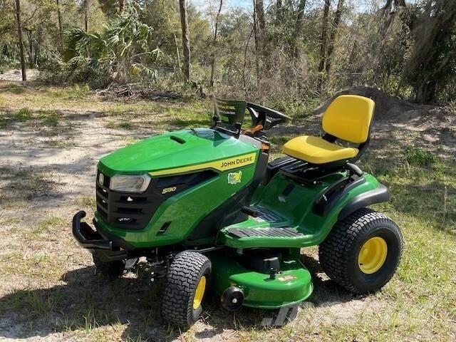 John Deere S130 骑乘式割草机
