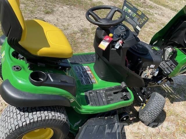 John Deere S130 骑乘式割草机