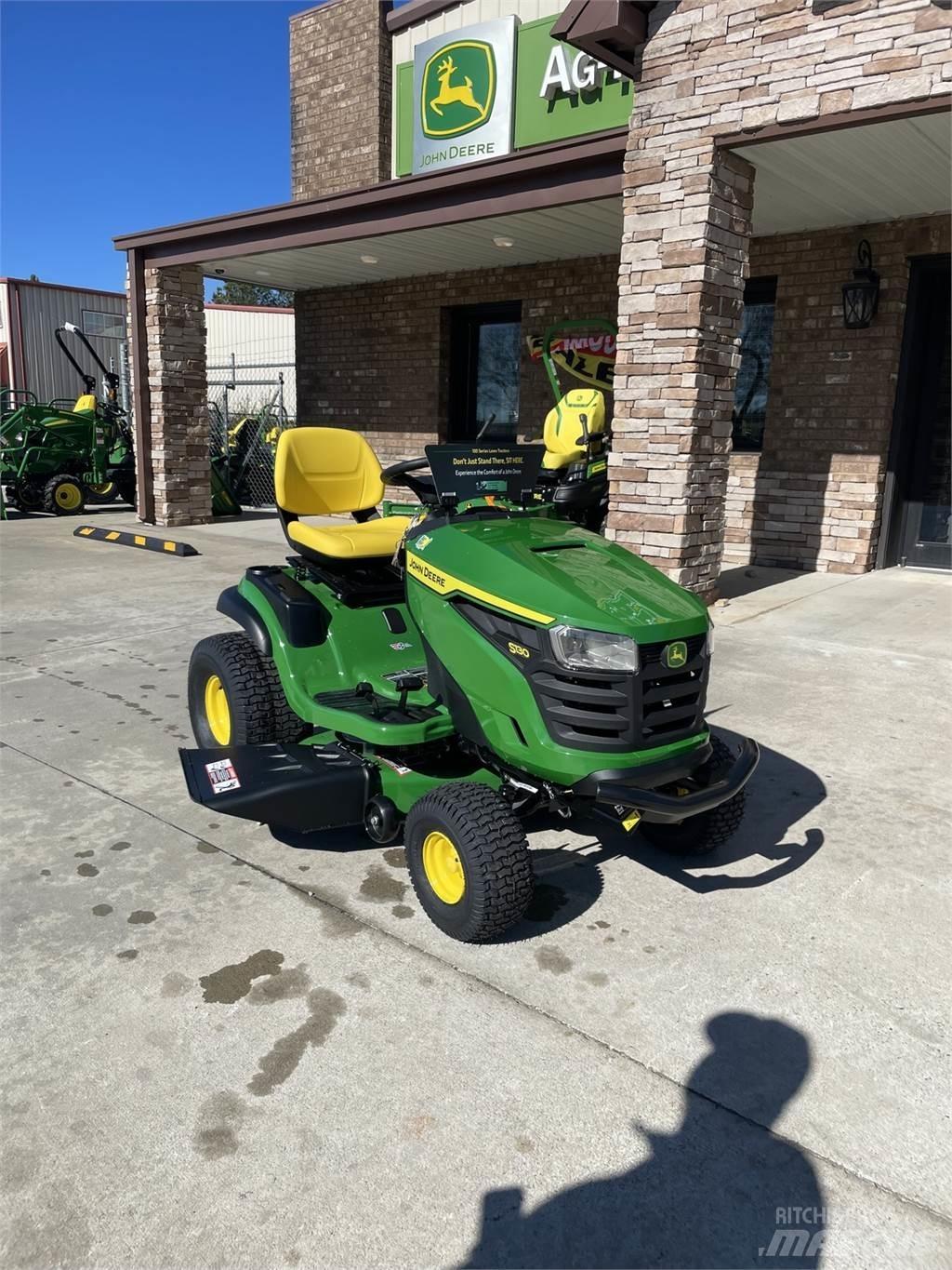 John Deere S130 骑乘式割草机