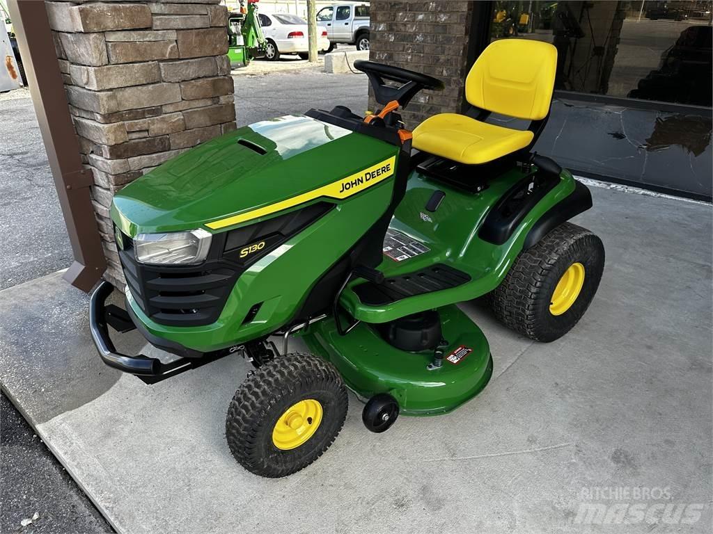 John Deere S130 骑乘式割草机