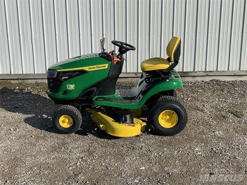 John Deere S140 骑乘式割草机