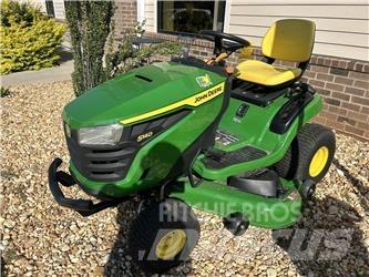 John Deere S140 骑乘式割草机