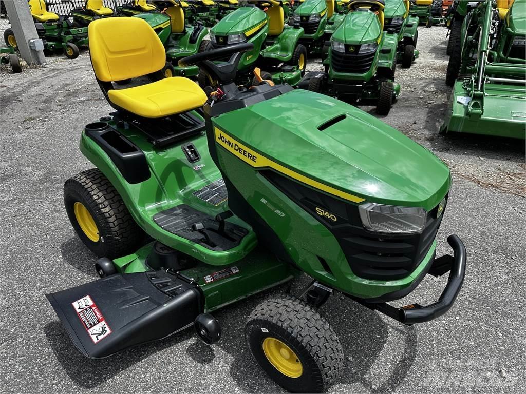 John Deere S140 骑乘式割草机