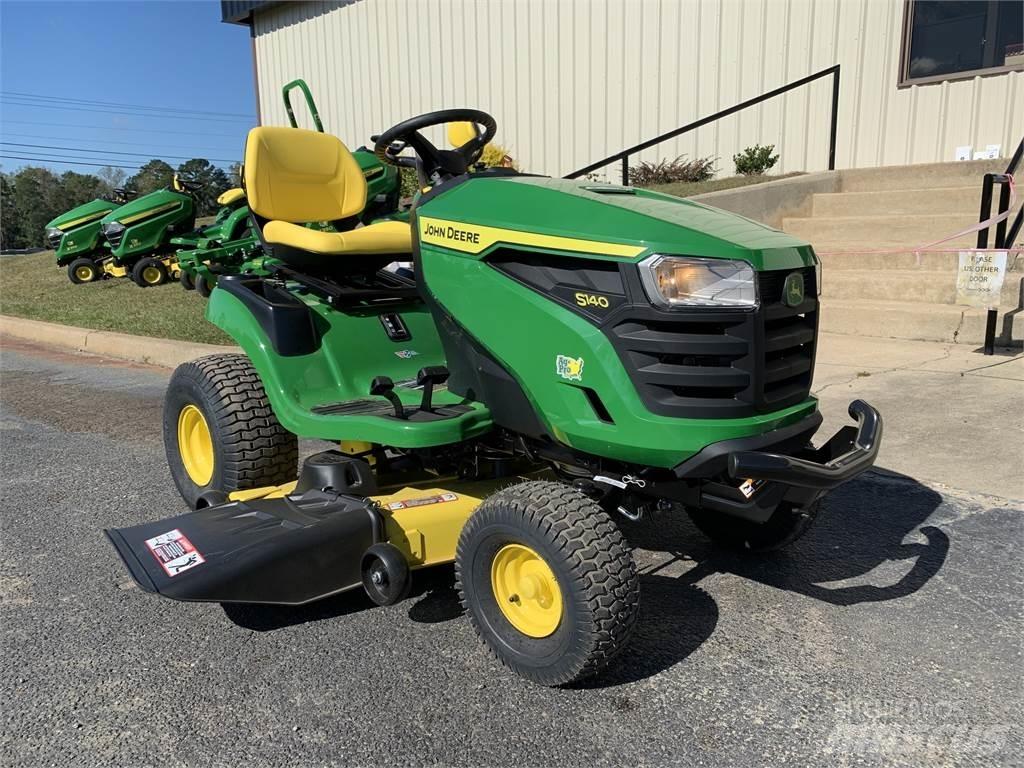 John Deere S140 骑乘式割草机