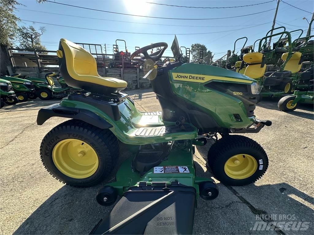 John Deere S180 小型拖拉机