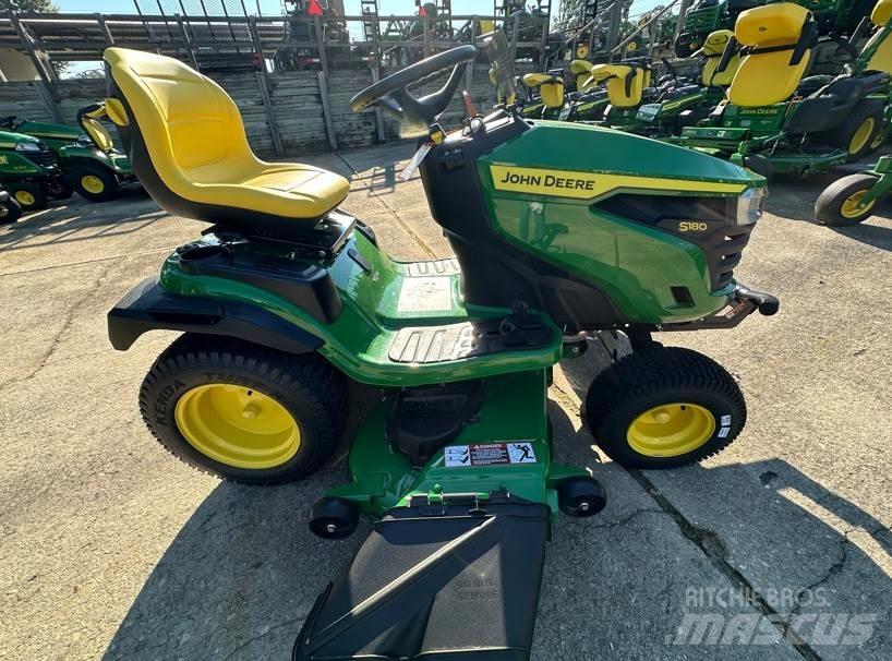 John Deere S180 小型拖拉机