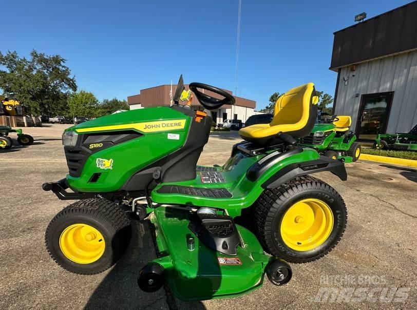 John Deere S180 小型拖拉机