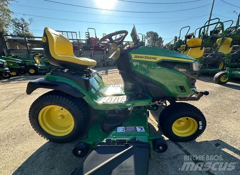 John Deere S180 小型拖拉机