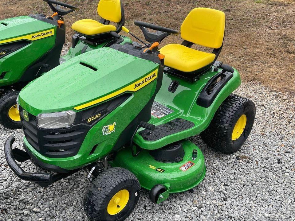John Deere S220 小型拖拉机